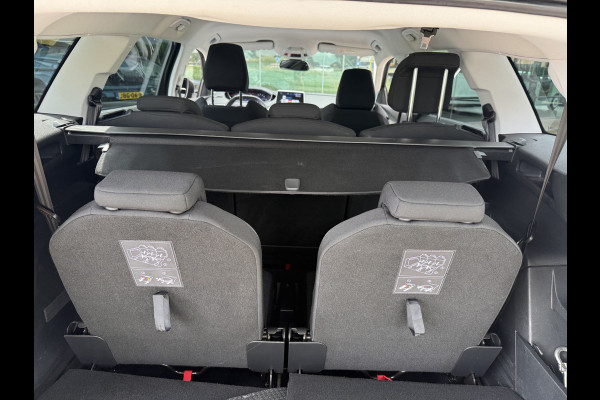 Peugeot 5008 1.2 PureTech Blue Lease Executive ** Trekhaak ** 7-persoons ** Navigatie ** NAP!!