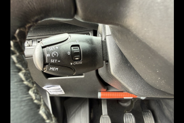 Peugeot 5008 1.2 PureTech Blue Lease Executive ** Trekhaak ** 7-persoons ** Navigatie ** NAP!!