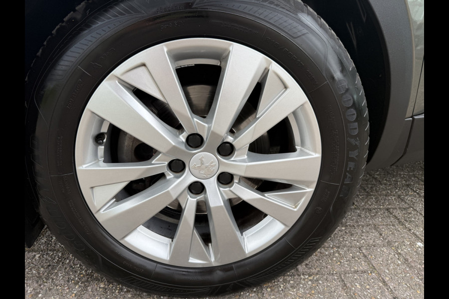 Peugeot 5008 1.2 PureTech Blue Lease Executive ** Trekhaak ** 7-persoons ** Navigatie ** NAP!!