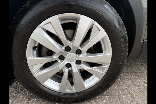 Peugeot 5008 1.2 PureTech Blue Lease Executive ** Trekhaak ** 7-persoons ** Navigatie ** NAP!!