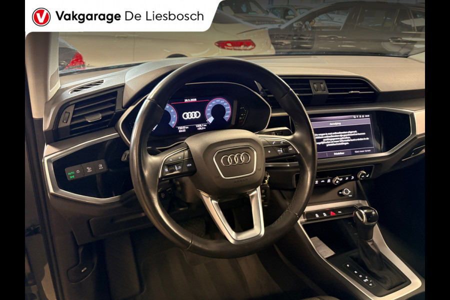Audi Q3 35 TFSI Business Edition Automaat / pdc / cruise / car-play / stoelverwarming / trekhaak