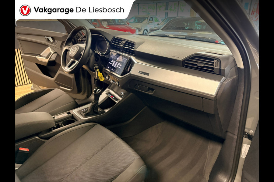 Audi Q3 35 TFSI Business Edition Automaat / pdc / cruise / car-play / stoelverwarming / trekhaak