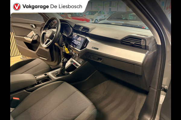 Audi Q3 35 TFSI Business Edition Automaat / pdc / cruise / car-play / stoelverwarming / trekhaak
