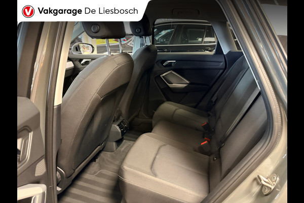 Audi Q3 35 TFSI Business Edition Automaat / pdc / cruise / car-play / stoelverwarming / trekhaak