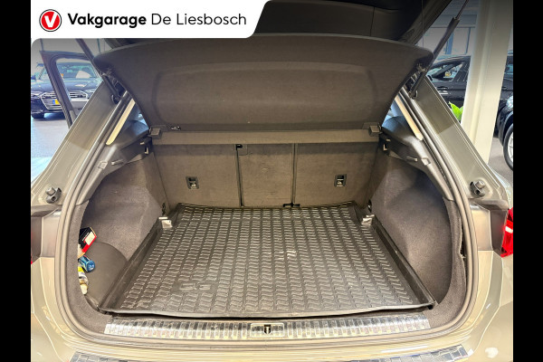 Audi Q3 35 TFSI Business Edition Automaat / pdc / cruise / car-play / stoelverwarming / trekhaak