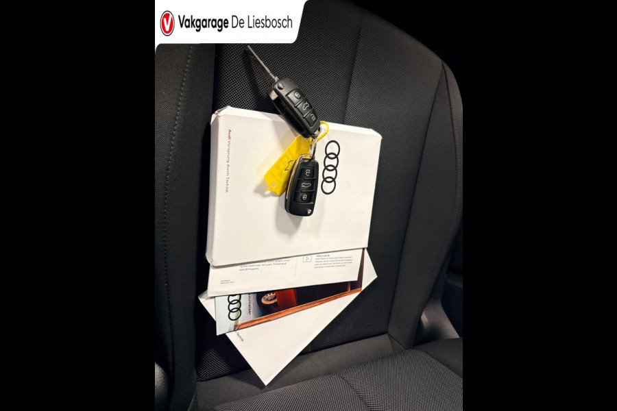 Audi Q3 35 TFSI Business Edition Automaat / pdc / cruise / car-play / stoelverwarming / trekhaak