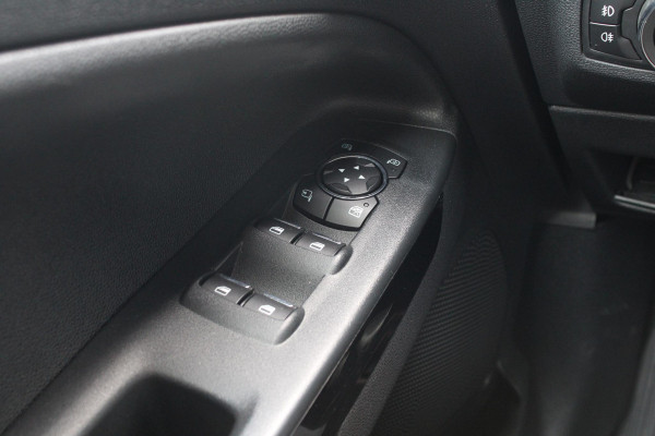 Ford EcoSport 1.0 EcoBoost ST-Line Black | Automaat! | Trekhaak | Stoel + Stuurverwarming | Cruise Control | Navigatie | Climate Control |