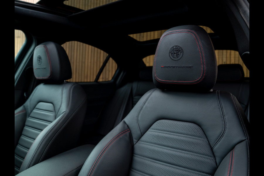 Alfa Romeo Giulia 2.0T GME AWD Competizione 280pk | Pano-dak | Harman/Kardon | ADAS Pack 2