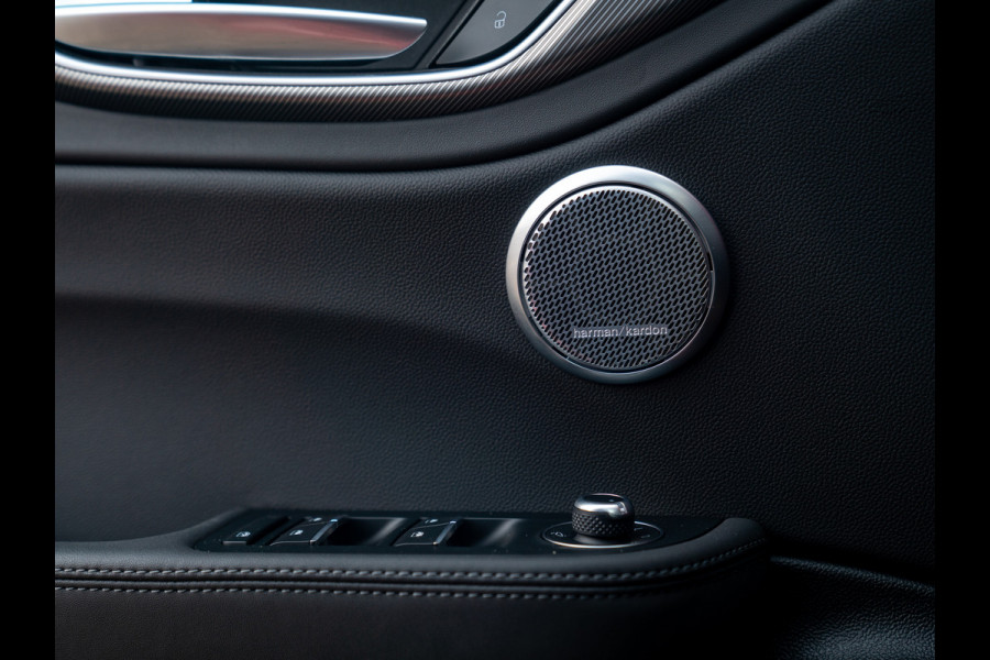 Alfa Romeo Giulia 2.0T GME AWD Competizione 280pk | Pano-dak | Harman/Kardon | ADAS Pack 2