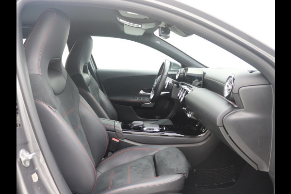 Mercedes-Benz A-Klasse 220 AMG Camera, Carplay, Sfeerverlichting, Stoelverwarming