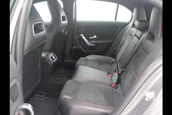 Mercedes-Benz A-Klasse 220 AMG Camera, Carplay, Sfeerverlichting, Stoelverwarming