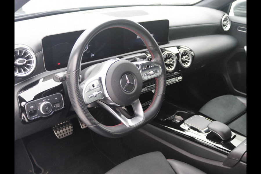 Mercedes-Benz A-Klasse 220 AMG Camera, Carplay, Sfeerverlichting, Stoelverwarming