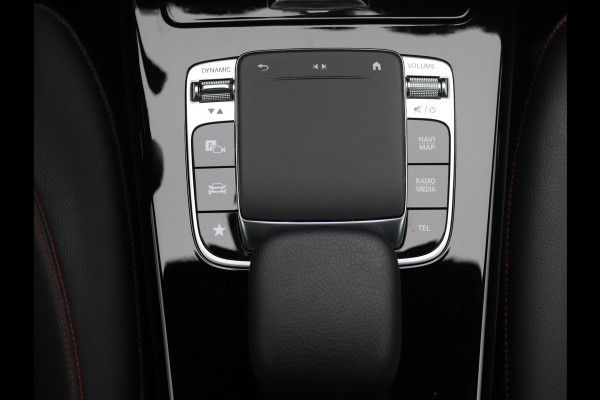 Mercedes-Benz A-Klasse 220 AMG Camera, Carplay, Sfeerverlichting, Stoelverwarming
