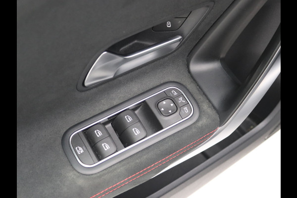 Mercedes-Benz A-Klasse 220 AMG Camera, Carplay, Sfeerverlichting, Stoelverwarming