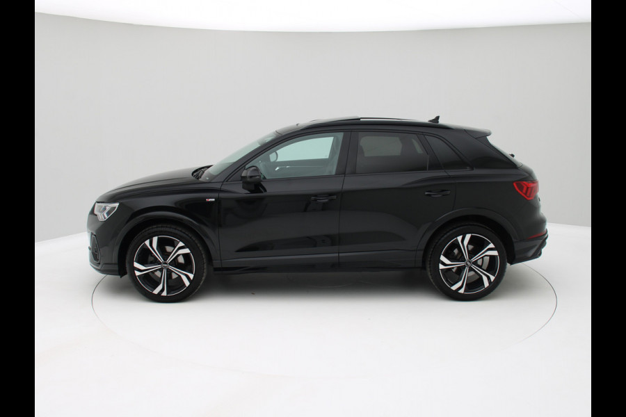 Audi Q3 35 TFSI S edition Competition Pano, ACC, Camera, Carplay