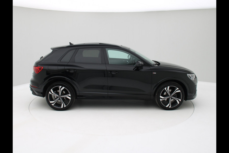 Audi Q3 35 TFSI S edition Competition Pano, ACC, Camera, Carplay