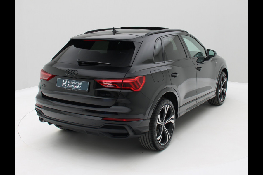 Audi Q3 35 TFSI S edition Competition Pano, ACC, Camera, Carplay