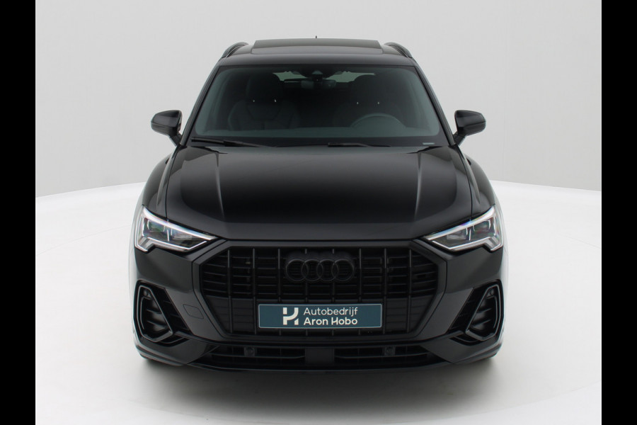 Audi Q3 35 TFSI S edition Competition Pano, ACC, Camera, Carplay