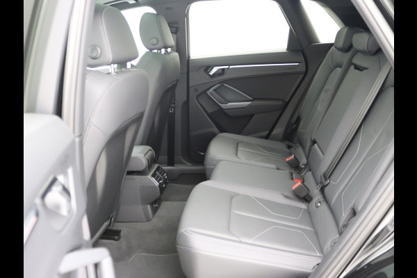 Audi Q3 35 TFSI S edition Competition Pano, ACC, Camera, Carplay