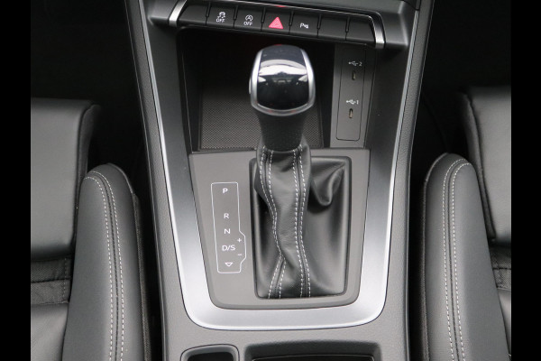Audi Q3 35 TFSI S edition Competition Pano, ACC, Camera, Carplay