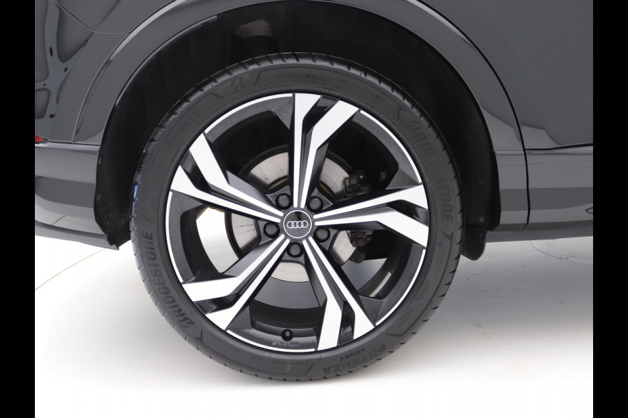 Audi Q3 35 TFSI S edition Competition Pano, ACC, Camera, Carplay