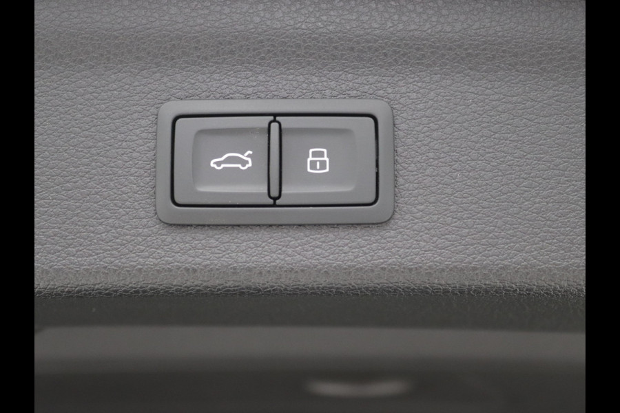 Audi Q3 35 TFSI S edition Competition Pano, ACC, Camera, Carplay