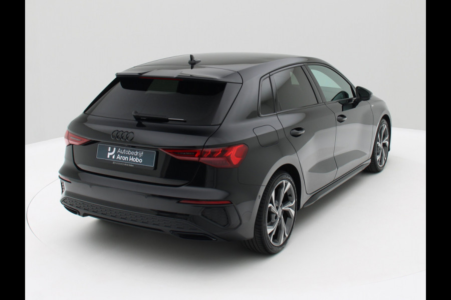 Audi A3 Sportback 35 TFSI S-Line Camera, ACC, Stoelverwarming, Carplay