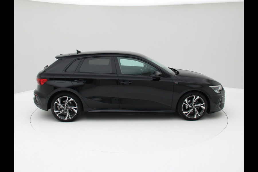 Audi A3 Sportback 35 TFSI S-Line Camera, ACC, Stoelverwarming, Carplay
