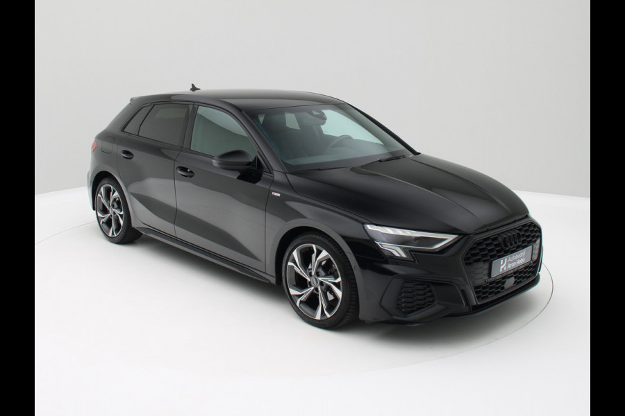 Audi A3 Sportback 35 TFSI S-Line Camera, ACC, Stoelverwarming, Carplay