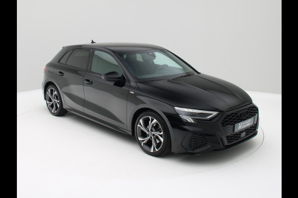 Audi A3 Sportback 35 TFSI S-Line Camera, ACC, Stoelverwarming, Carplay