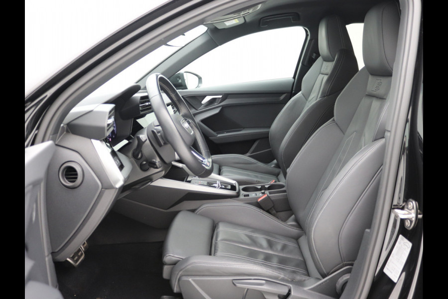 Audi A3 Sportback 35 TFSI S-Line Camera, ACC, Stoelverwarming, Carplay