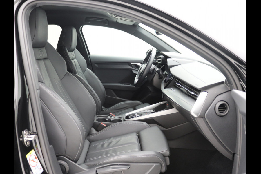 Audi A3 Sportback 35 TFSI S-Line Camera, ACC, Stoelverwarming, Carplay