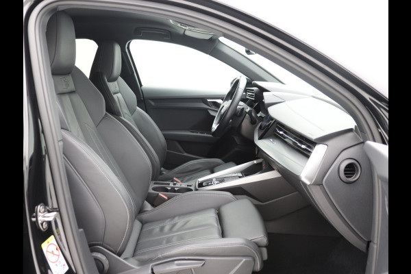 Audi A3 Sportback 35 TFSI S-Line Camera, ACC, Stoelverwarming, Carplay