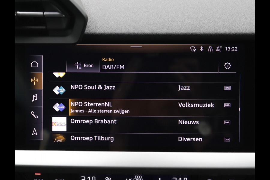 Audi A3 Sportback 35 TFSI S-Line Camera, ACC, Stoelverwarming, Carplay