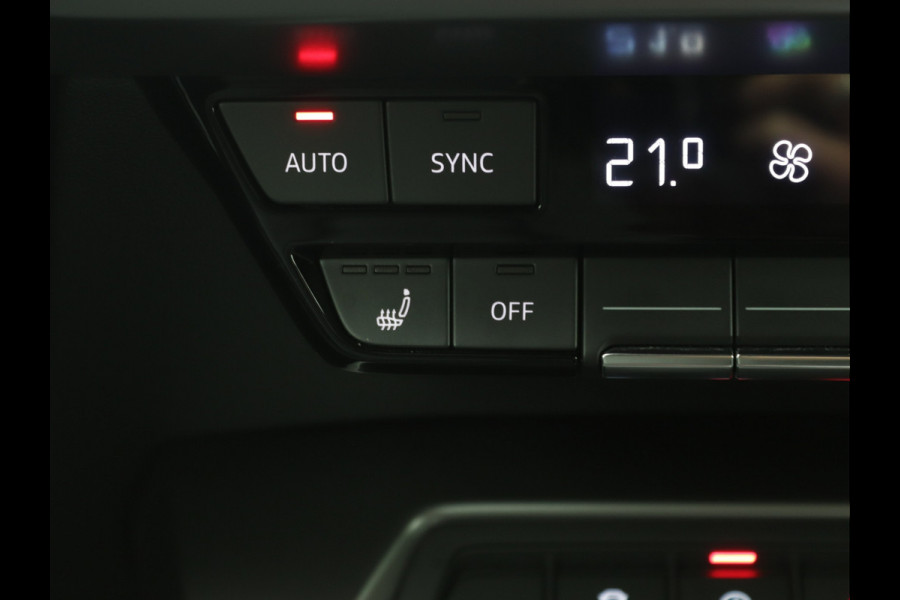 Audi A3 Sportback 35 TFSI S-Line Camera, ACC, Stoelverwarming, Carplay
