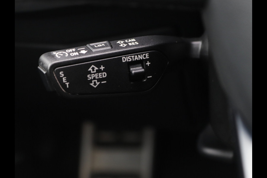 Audi A3 Sportback 35 TFSI S-Line Camera, ACC, Stoelverwarming, Carplay