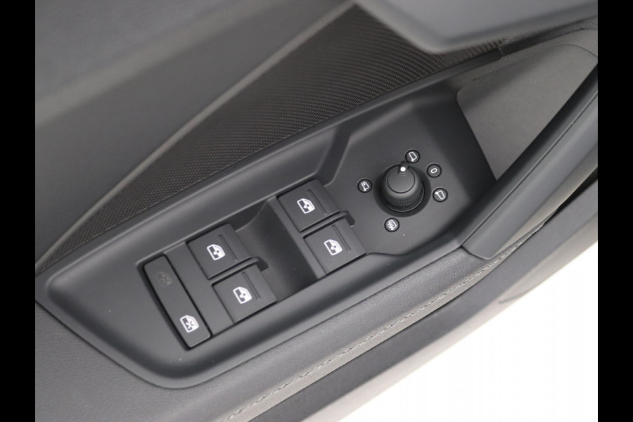 Audi A3 Sportback 35 TFSI S-Line Camera, ACC, Stoelverwarming, Carplay