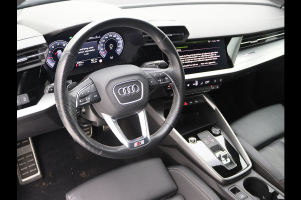 Audi A3 Sportback 35 TFSI S-Line Camera, ACC, Stoelverwarming, Carplay