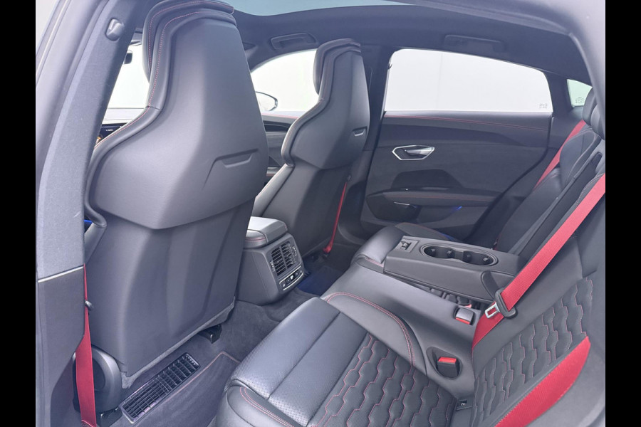 Audi e-tron GT RS 93 kWh SOH: 93% | CARBON PAKKET | STOELVERWARMING & -VERKOELING | ADAPTIVE CRUISE | 360 CAMERA | PANO | MEMORY SEATS | BANG & OLUFSEN AUDIO | NACHTZICHTASSISTENT | 21 INCH | HEAD-UP DISPLAY | MEGA VOL! | RIJKLAAR GEMAAKT & DIRECT LEVERBAAR | 12 MND BOVAG GARANTIE |