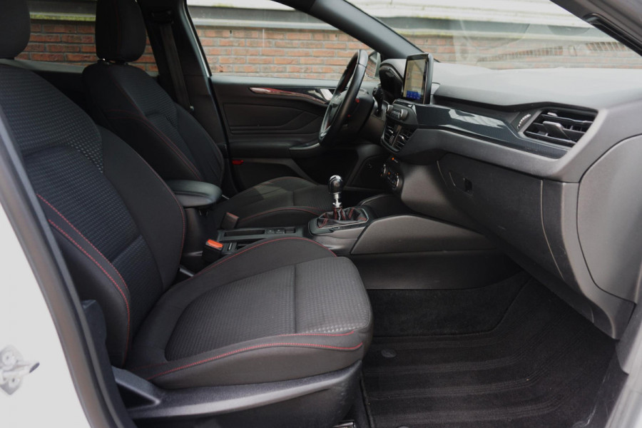 Ford FOCUS Wagon 1.0 EcoB. ST Line Business/B&O/18INCH/Winterpack/ LED Koplampen.