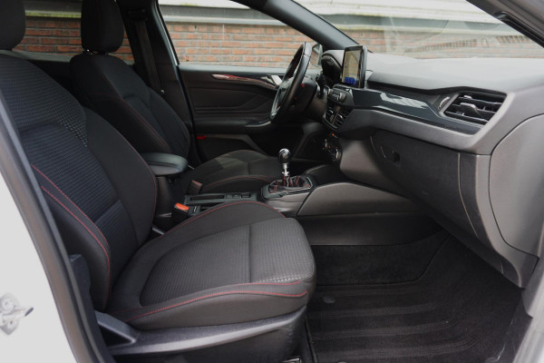 Ford FOCUS Wagon 1.0 EcoB. ST Line Business/B&O/18INCH/Winterpack/ LED Koplampen.