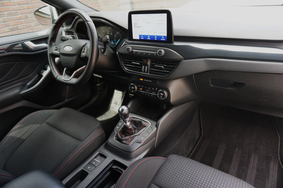 Ford FOCUS Wagon 1.0 EcoB. ST Line Business/B&O/18INCH/Winterpack/ LED Koplampen.