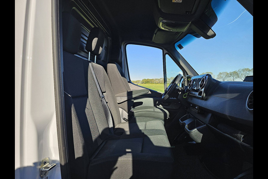 Mercedes-Benz Sprinter 317 L2H2 Pro Mbux10 Euro6 Airco Automaat Facelift Navi BPM-Vrij 170Pk Euro6 Camera! L2H2 Mbux RWD Euro6 Airco Automaat Facelift Navi BPM-Vrij 170Pk Euro6 Camera