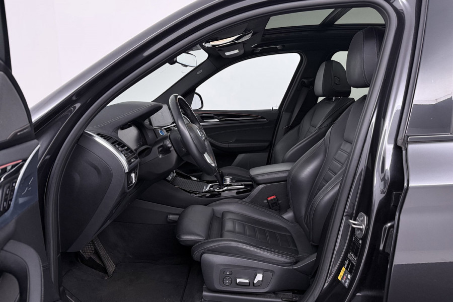 BMW iX3 High Executive 80 kWh M-pakket (1e eigenaar, NL-auto, Dealer OnderH, Panoramadak, Navi Pro, Leder, StoelV, Etc)