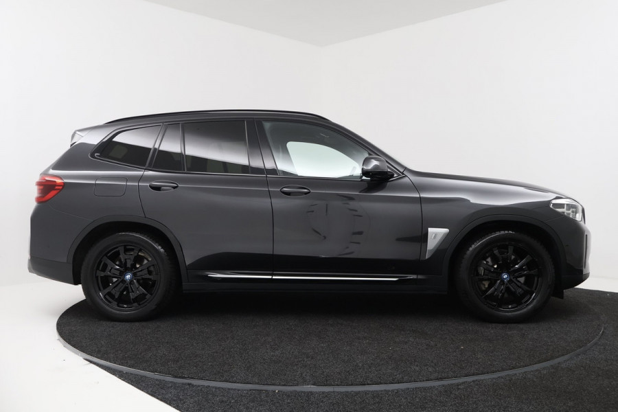 BMW iX3 High Executive 80 kWh M-pakket (1e eigenaar, NL-auto, Dealer OnderH, Panoramadak, Navi Pro, Leder, StoelV, Etc)