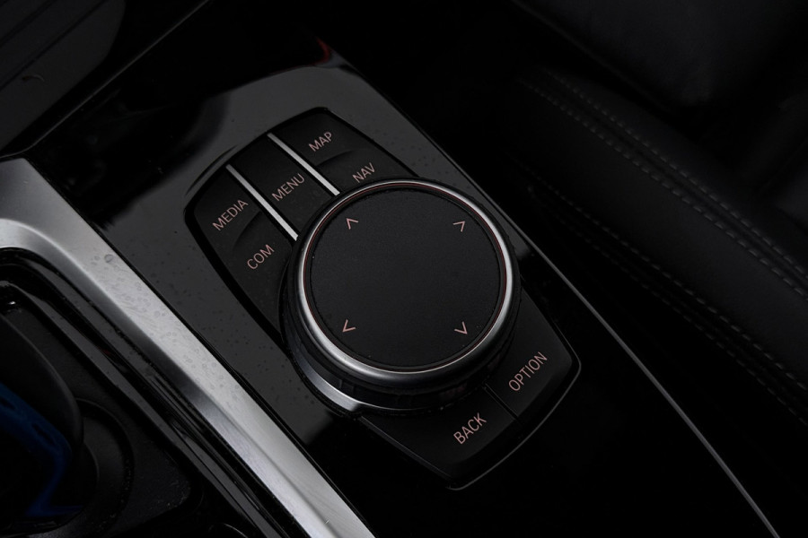 BMW iX3 High Executive 80 kWh M-pakket (1e eigenaar, NL-auto, Dealer OnderH, Panoramadak, Navi Pro, Leder, StoelV, Etc)