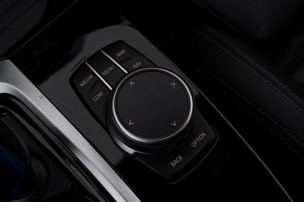 BMW iX3 High Executive 80 kWh M-pakket (1e eigenaar, NL-auto, Dealer OnderH, Panoramadak, Navi Pro, Leder, StoelV, Etc)