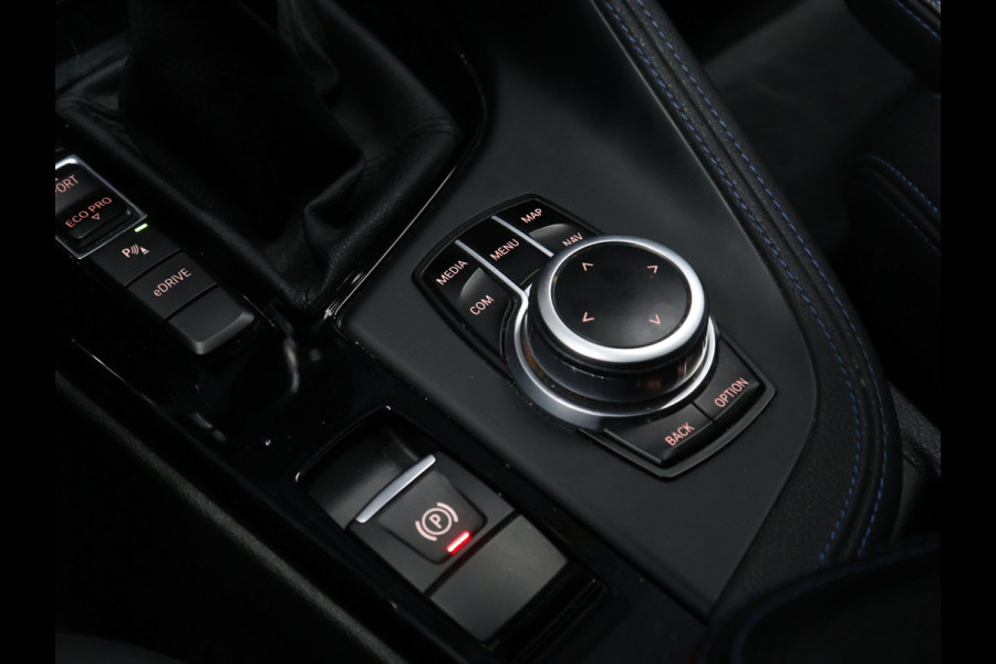 BMW X1 xDrive25e M Sport [HEAD-UP, MEMORY SEATS, APPLE CARPLAY, CAMERA, ELEK ACHTERKLEP,  CRUISE CONTROL, VOL LEDER, NAVIGATIE, NIEUWSTAAT]