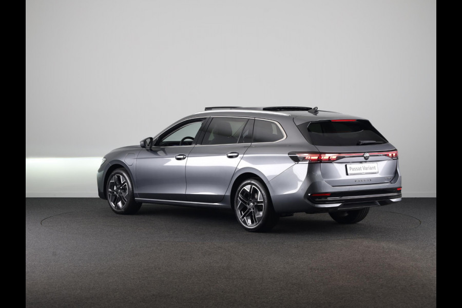 Volkswagen Passat Variant Elegance Business 1.5 eHybrid 150 kW / 204 pk Panoramaschuif/kanteldak, Lederen interieur, Stoelventilatie en massage