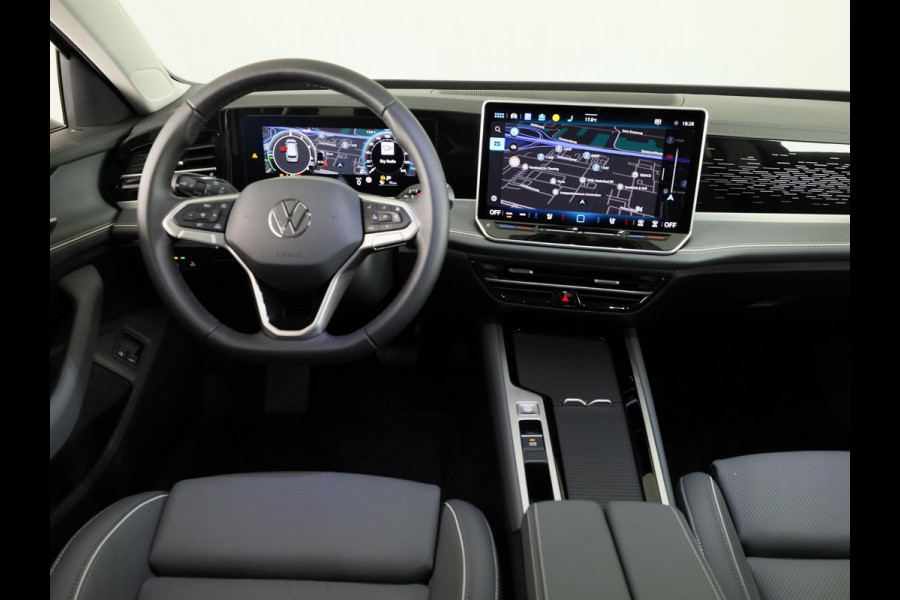 Volkswagen Passat Variant Elegance Business 1.5 eHybrid 150 kW / 204 pk Panoramaschuif/kanteldak, Lederen interieur, Stoelventilatie en massage